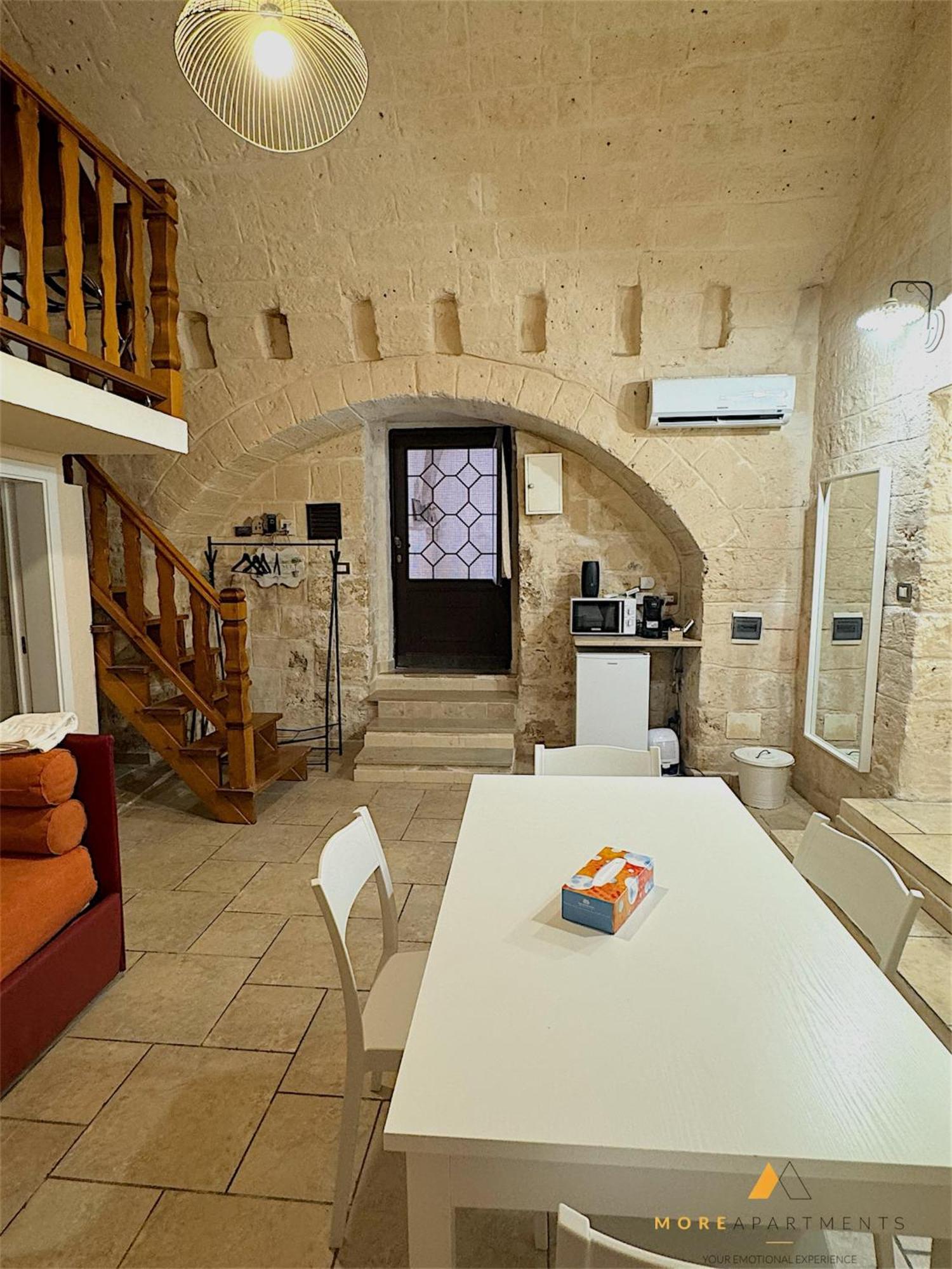 More Apartments The Castle Bari Bagian luar foto