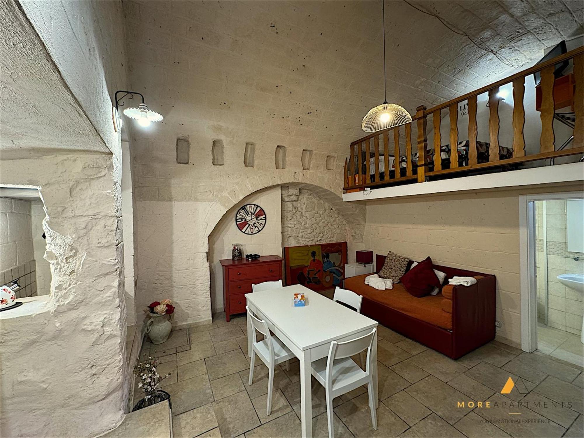 More Apartments The Castle Bari Bagian luar foto