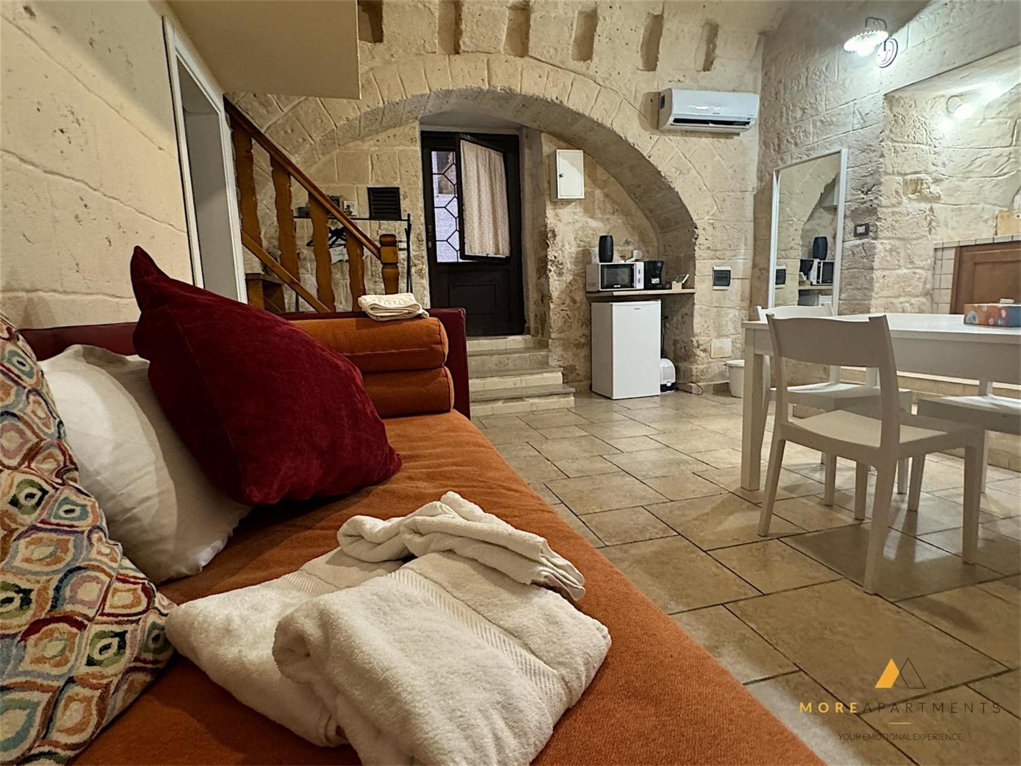 More Apartments The Castle Bari Bagian luar foto